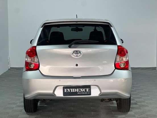 TOYOTA-ETIOS-2017
