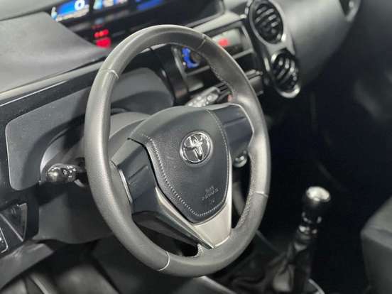 TOYOTA-ETIOS-2017