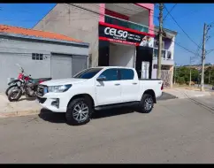 TOYOTA HILUX 2.8 SR 4X4 CD 16V DIESEL 4P AUTOMÁTICO TOYOTA HILUX 2.8 SR 4X4 CD 16V DIESEL 4P AUTOMÁTICO
