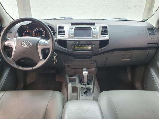 TOYOTA-HILUX-2.7 SRV 4X4 CD 16V FLEX 4P AUTOMÁTICO TOYOTA-HILUX-2013