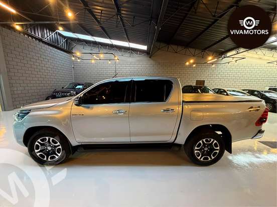 TOYOTA-HILUX-2.8 D-4D TURBO DIESEL CD SRX 4X4 AUTOMÁTICO TOYOTA-HILUX-2020