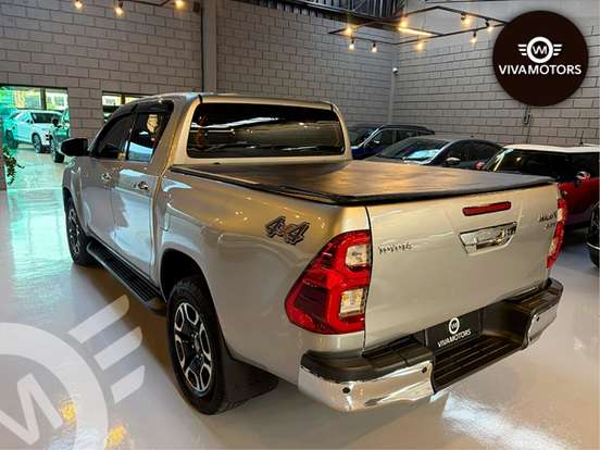 TOYOTA-HILUX-2.8 D-4D TURBO DIESEL CD SRX 4X4 AUTOMÁTICO TOYOTA-HILUX-2020