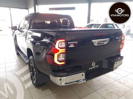 TOYOTA-HILUX-2023