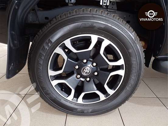 TOYOTA-HILUX-2023