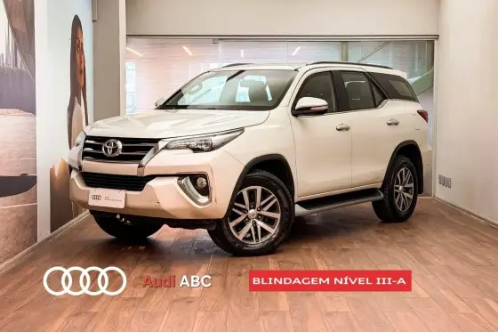 TOYOTA HILUX SW4 2.8 SRX 4X4 7 LUGARES 16V TURBO INTERCOOLER DIESEL 4P AUTOMÁTICO