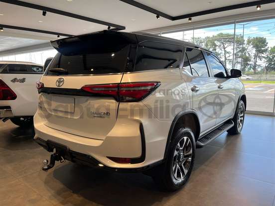 TOYOTA-HILUX SW4-2026