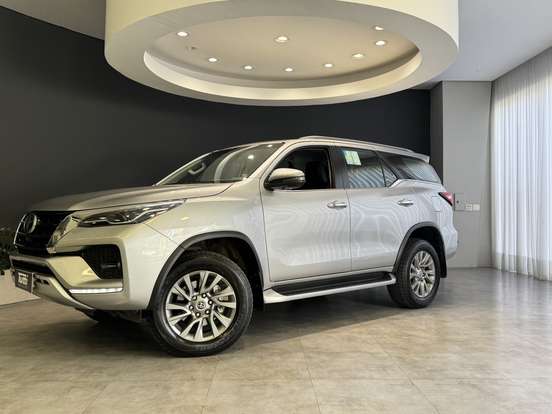 TOYOTA-HILUX SW4-2023