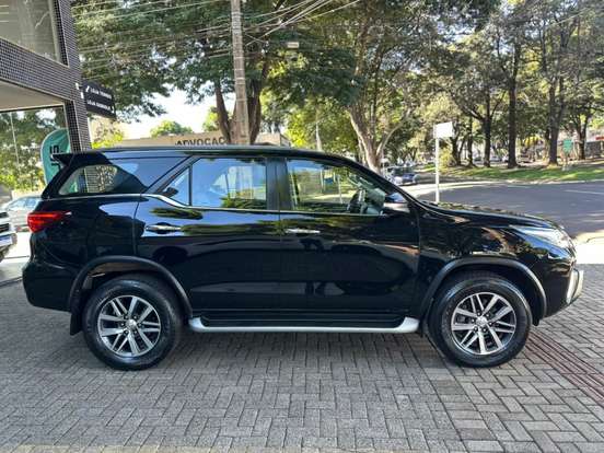TOYOTA-HILUX SW4-2016
