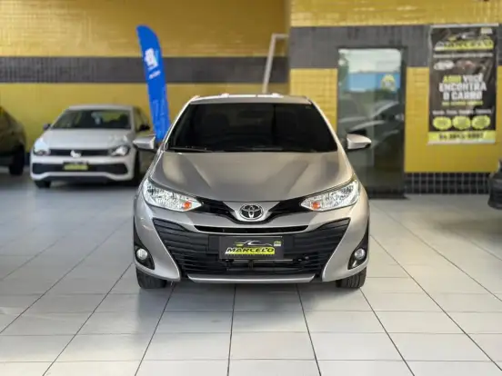 TOYOTA-YARIS-2019