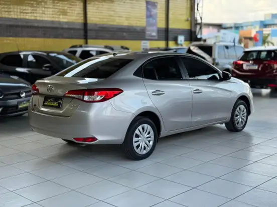 TOYOTA-YARIS-2019
