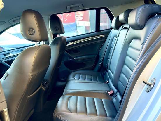 VOLKSWAGEN-GOLF-2015