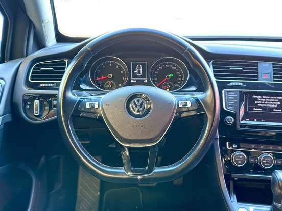 VOLKSWAGEN-GOLF-2015