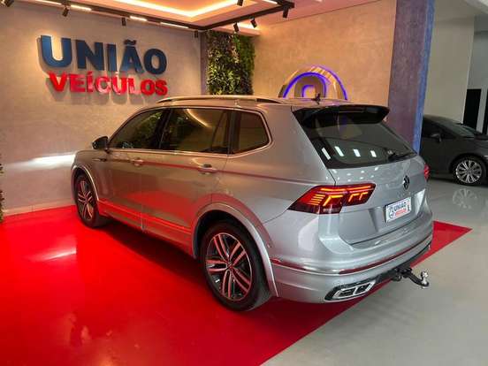 VOLKSWAGEN-TIGUAN-2.0 300 TSI GASOLINA ALLSPACE R-LINE AUTOMÁTICO VOLKSWAGEN-TIGUAN-2024
