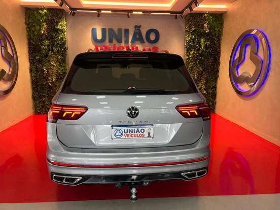 VOLKSWAGEN-TIGUAN-2.0 300 TSI GASOLINA ALLSPACE R-LINE AUTOMÁTICO VOLKSWAGEN-TIGUAN-2024