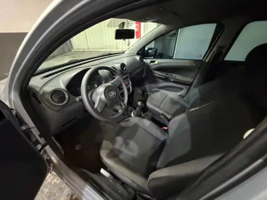 VOLKSWAGEN-VOYAGE-2014