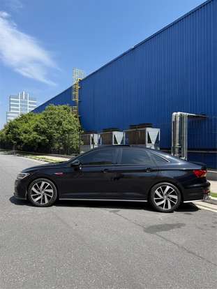 VOLKSWAGEN-JETTA-2021