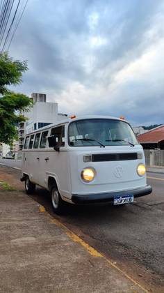 VOLKSWAGEN KOMBI 1.6 STD 8V GASOLINA 3P MANUAL