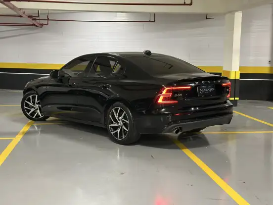 VOLVO-S60-2.0 T4 MOMENTUM GASOLINA 4P AUTOMÁTICO VOLVO-S60-2019