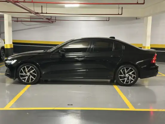 VOLVO-S60-2.0 T4 MOMENTUM GASOLINA 4P AUTOMÁTICO VOLVO-S60-2019