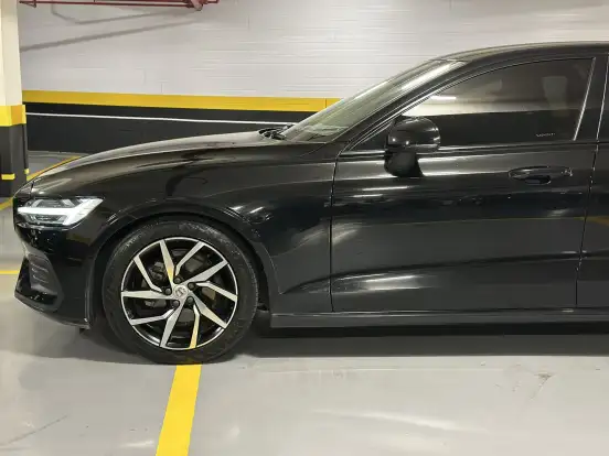VOLVO-S60-2.0 T4 MOMENTUM GASOLINA 4P AUTOMÁTICO VOLVO-S60-2019
