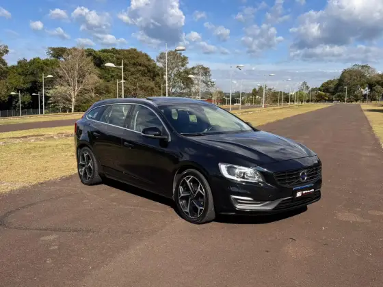 VOLVO V60 2.0 T5 MOMENTUM TURBO GASOLINA 4P AUTOMÁTICO