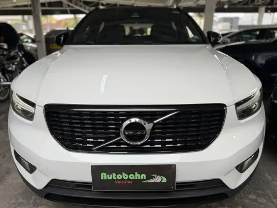 VOLVO-XC40-2021