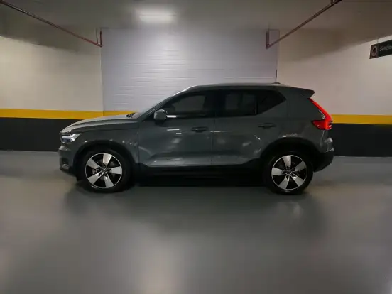 VOLVO-XC40-2019