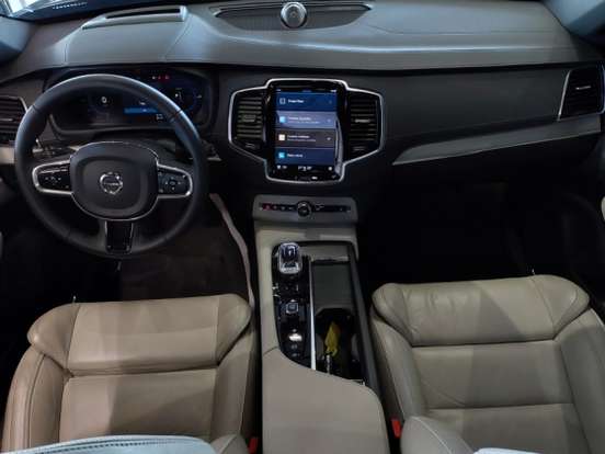 VOLVO-XC90-2022