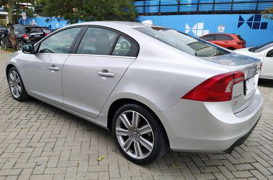 VOLVO-S60-2011
