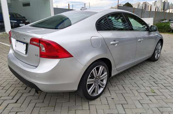 VOLVO-S60-2011