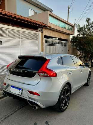 VOLVO-V40-2.0 T5 R DESIGN TURBO GASOLINA 4P AUTOMÁTICO VOLVO-V40-2015