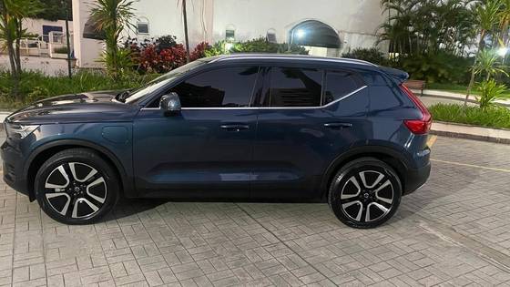 VOLVO XC40 1.5 T5 RECHARGE MOMENTUM GEARTRONIC