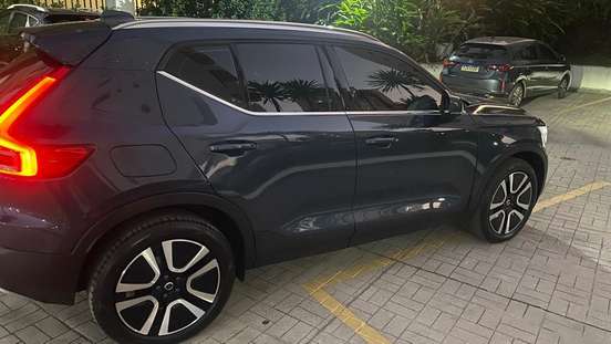 VOLVO-XC40-2021