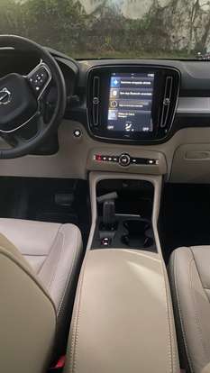 VOLVO-XC40-2021