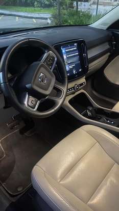 VOLVO-XC40-2021