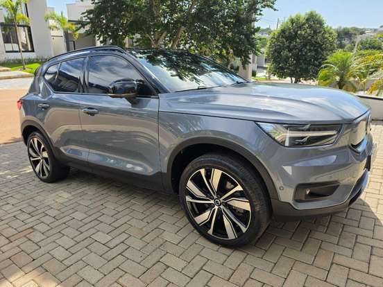 VOLVO-XC40-2021