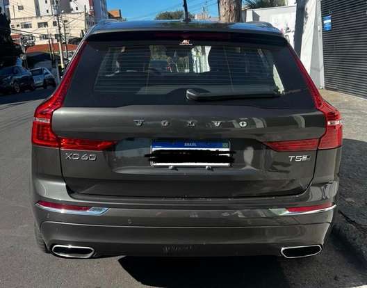 VOLVO-XC60-2017