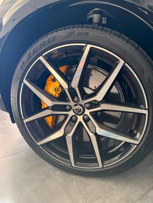 VOLVO-XC60-2024