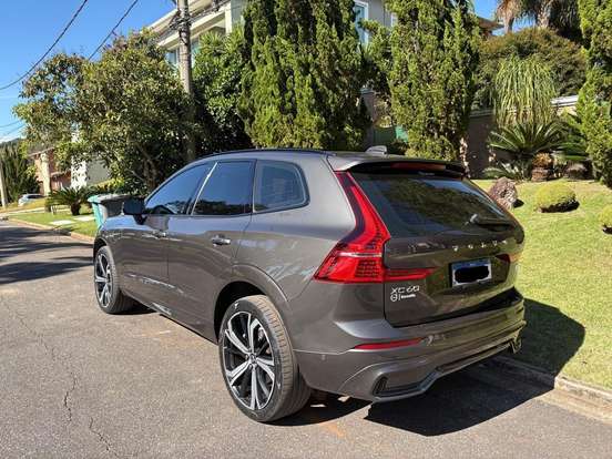 VOLVO-XC60-2023