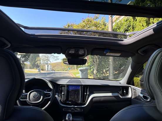 VOLVO-XC60-2023