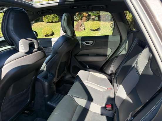 VOLVO-XC60-2023