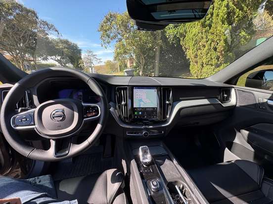 VOLVO-XC60-2023