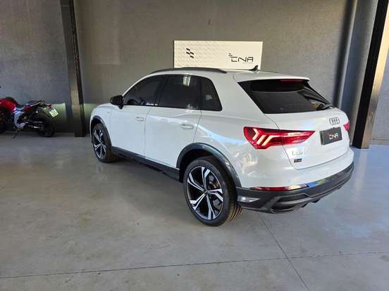 AUDI-Q3-2023