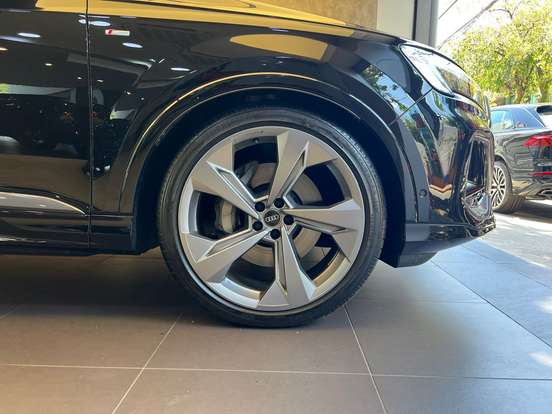 AUDI-Q7-2025