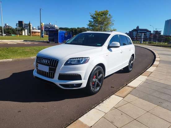 AUDI-Q7-2010