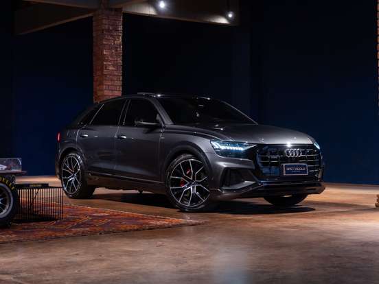AUDI-Q8-2020