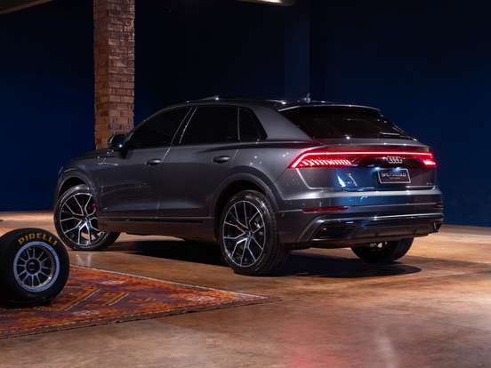AUDI-Q8-2020