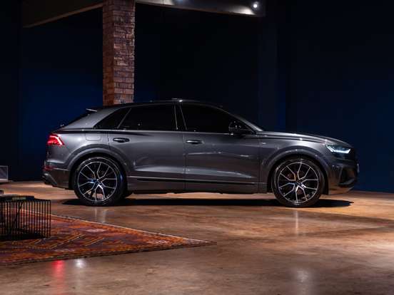 AUDI-Q8-2020