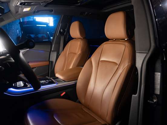 AUDI-Q8-2020