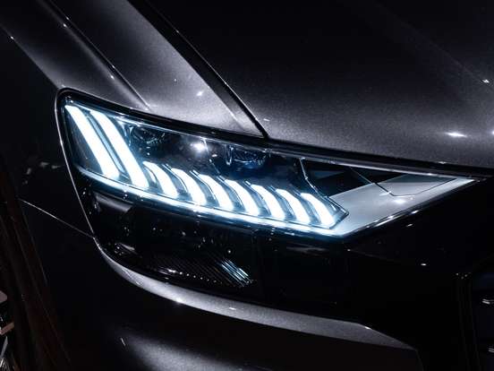 AUDI-Q8-2020